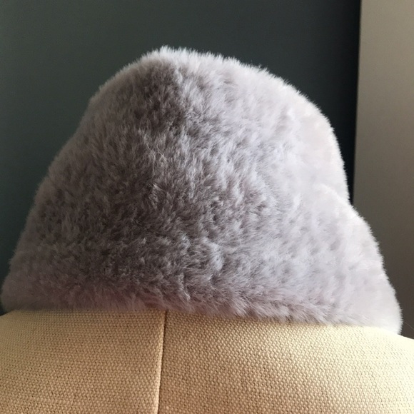 NWT Gray faux fur elegant winter scarf monochromatic quiet luxury old money OS - Picture 3 of 9